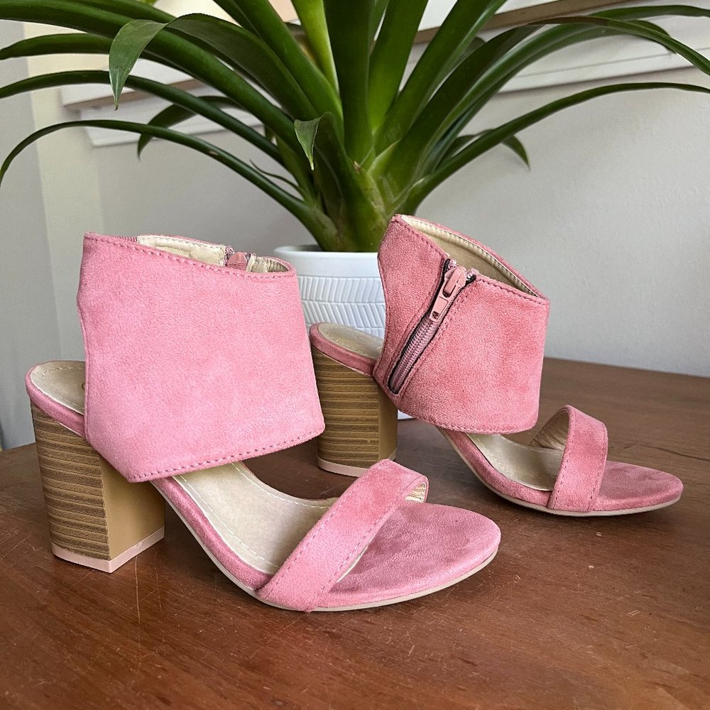 Mata Pink Suede Heels Sz 6.5